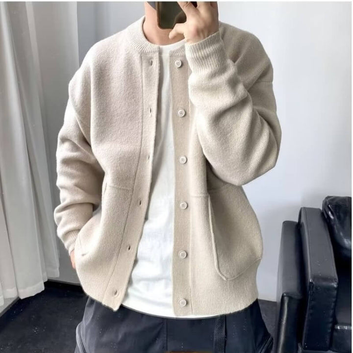 Dario | Elegant cardigan with functional pockets and modern design